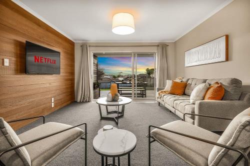 Modern and Central with 2 Ensuites By KOSH BNB — 4-Star Luxury Hotel in Hamilton, New Zealand