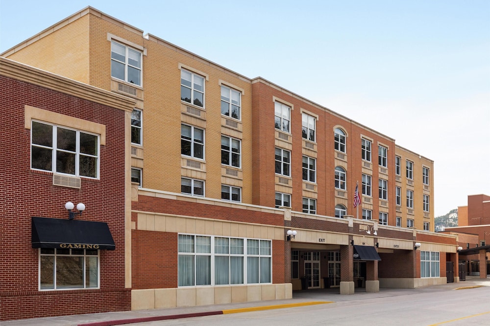 Hampton Inn Deadwood at Tin Lizzie Gaming Resort - photo 81