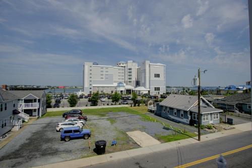 Dhimas Bayview Suites - photo 14