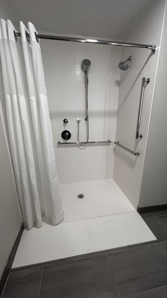 Holiday Inn Express and Suites Haltom City Ft Worth by IHG - photo 8