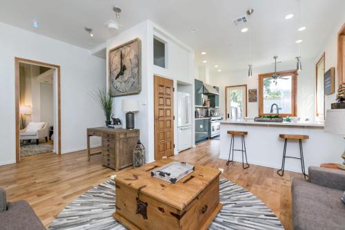 Stunning 2 Bedroom Home near Downtown Culver — 4-Star Luxury Hotel in Los Angeles, United States