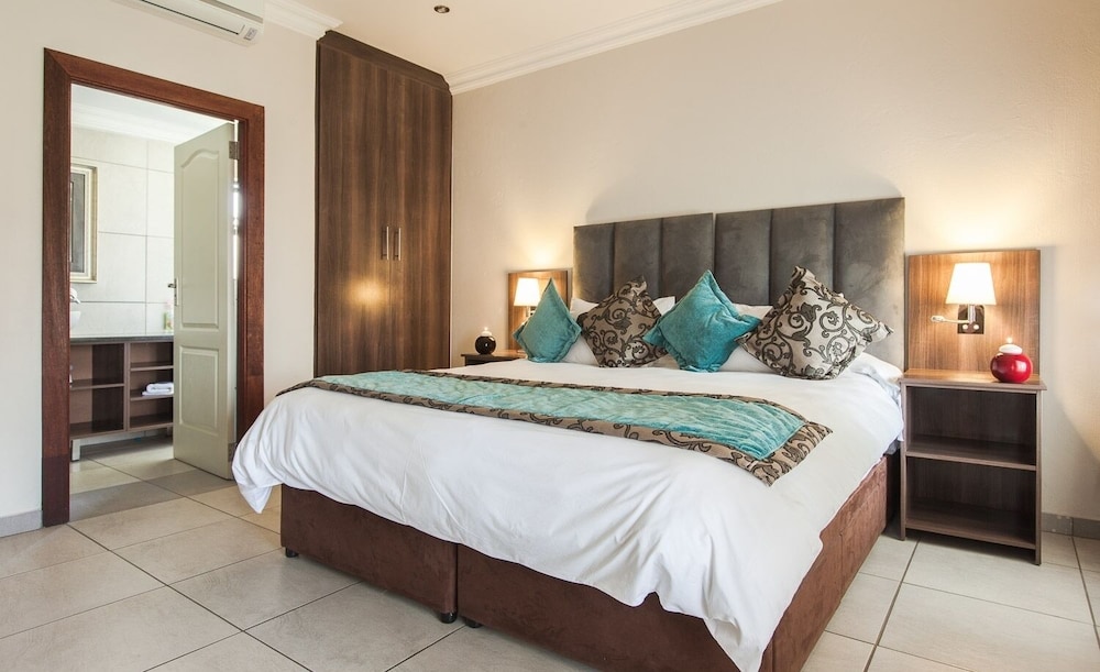 Usambara lodge — 4-Star Luxury Hotel in Krugersdorp, South Africa