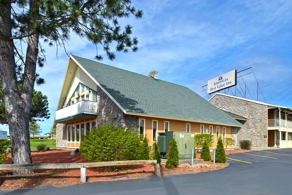 Americas Best Value Inn Plattsburgh - photo 4