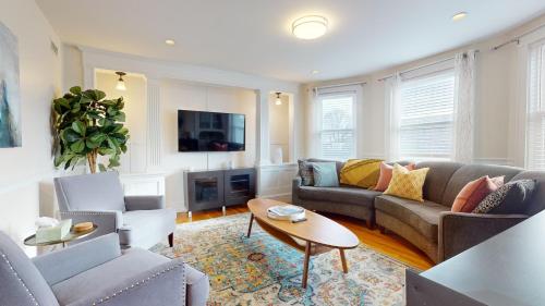 Spacious 5BR w AC Near Harvard & Davis Sq — 4-Star Luxury Hotel in Cambridge, United States