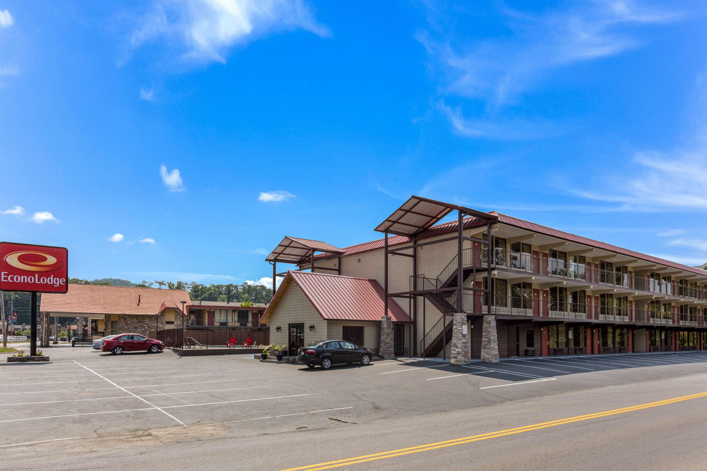 Econo Lodge Pigeon Forge TN - photo 15