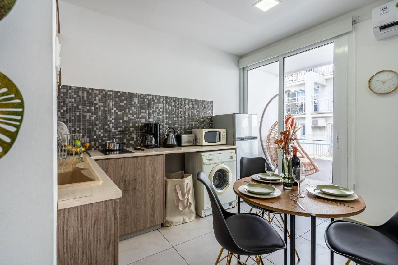 Beach Daze 1 BR Apt By Finikoudes Beach