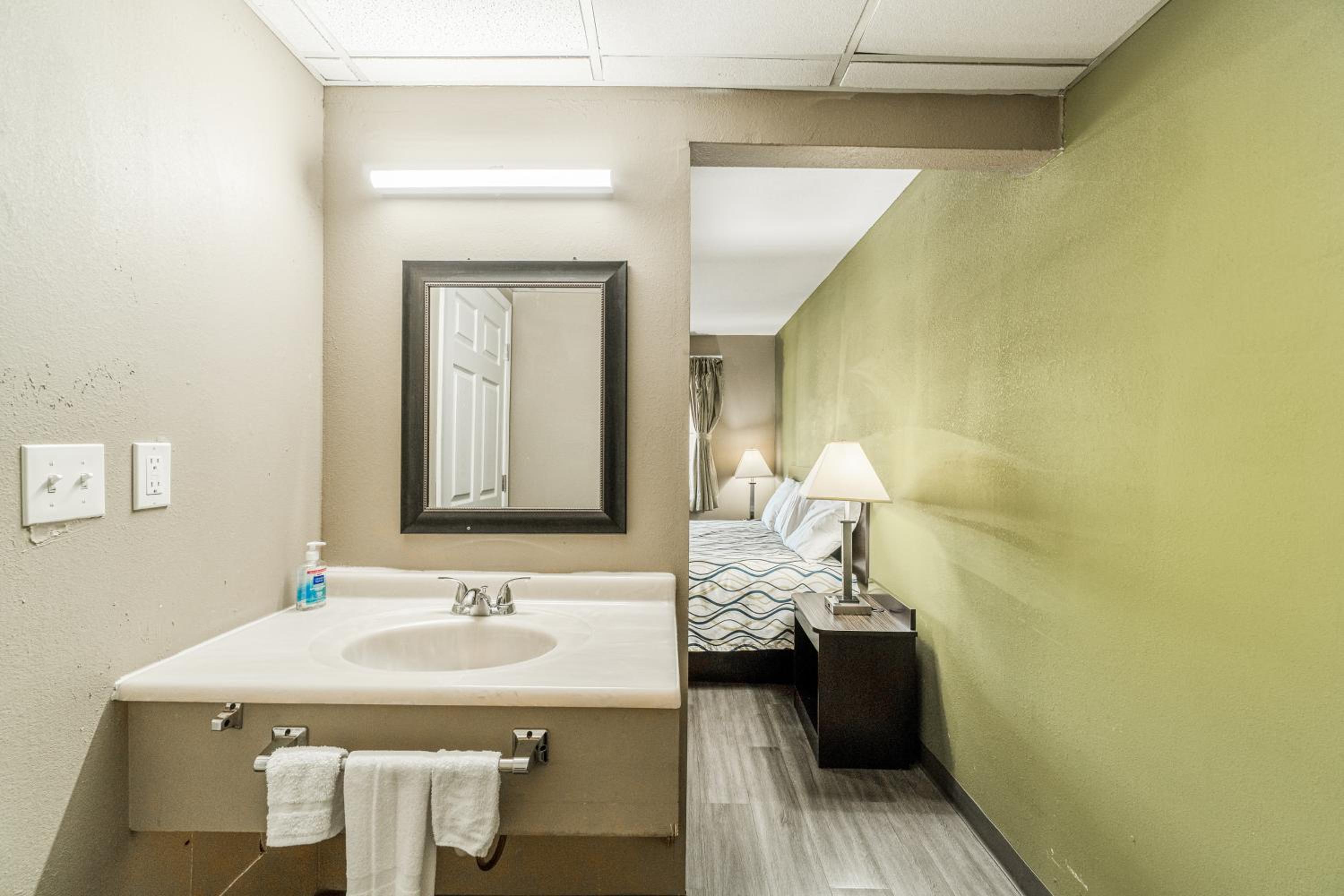 Deluxe Inn Miami OK - photo 25
