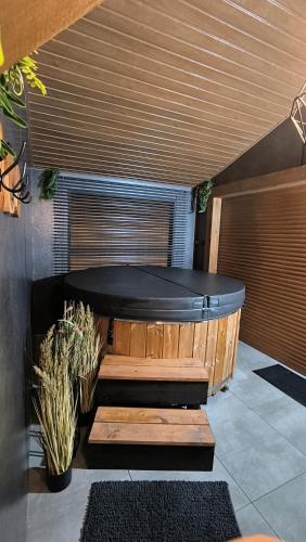 Domki Spokojny Zakątek z balią z jacuzzi in Lipowa, Poland