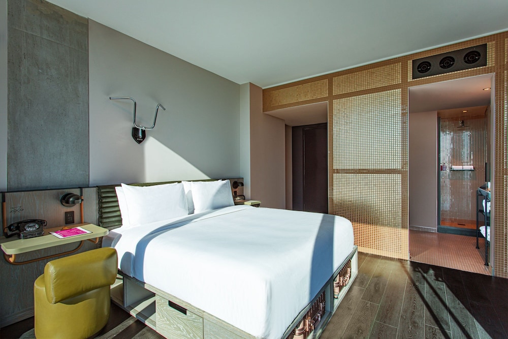 Moxy Downtown Los Angeles - photo 17