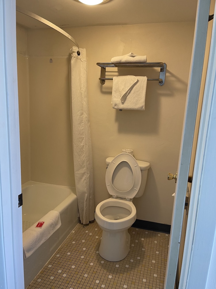 Econo Lodge Altoona I 99 - photo 20