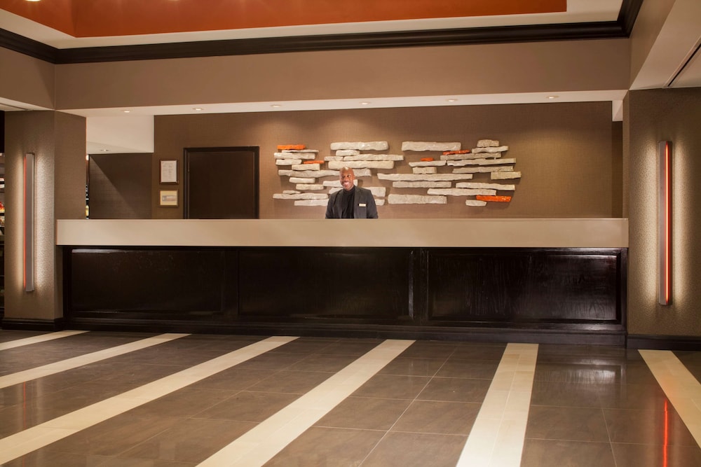 Embassy Suites by Hilton Austin Arboretum - photo 7