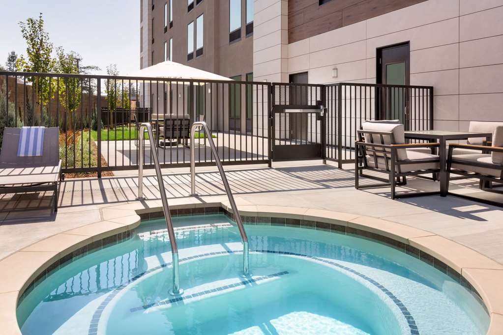 La Quinta Inn & Suites Santa Rosa Sonoma - photo 40