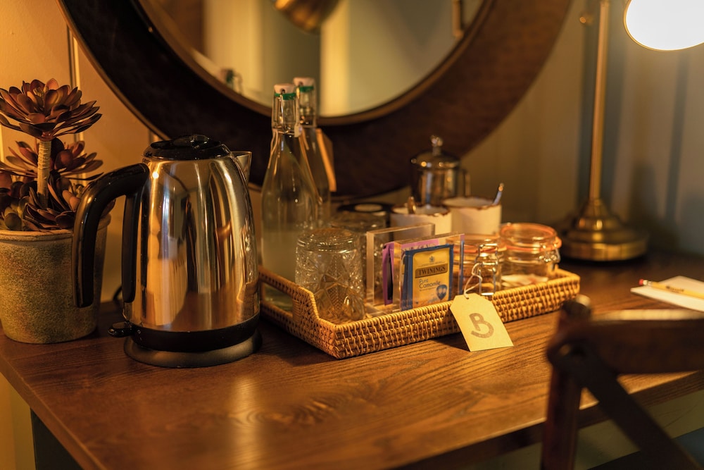 The Old House Inn — 4-Star Luxury Hotel in Crawley, United Kingdom