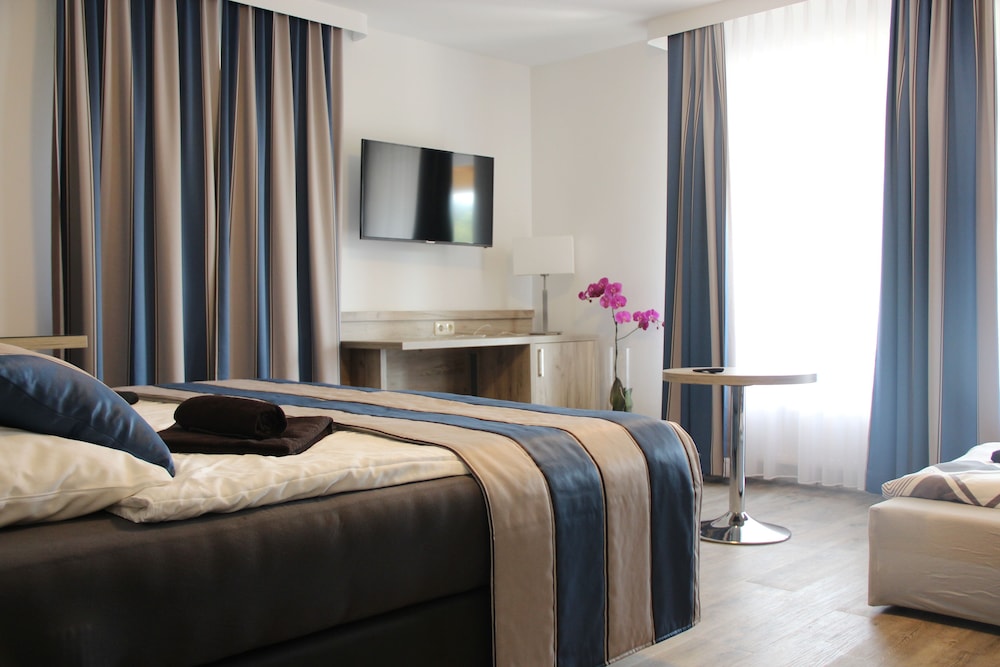 Hotel Zum Halbmond — hotel in Lauenburg