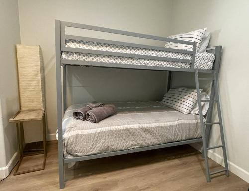 Incredible Value for 12 guests New 3BR Home by Disneyland Knott's Beach — 4-Star Luxury Hotel in Midway, United States