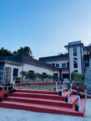 Best Hotel in Nainital Hotel Bayleaf Inn — 5-Star Luxury Hotel in Naini Tal, India