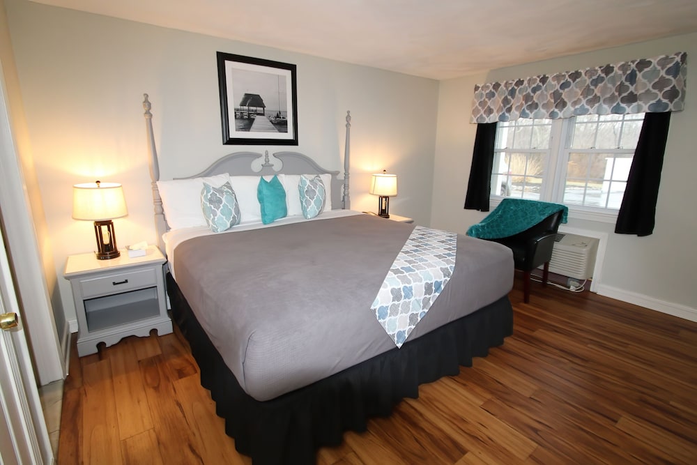 Colonial Inn Seekonk - photo 14