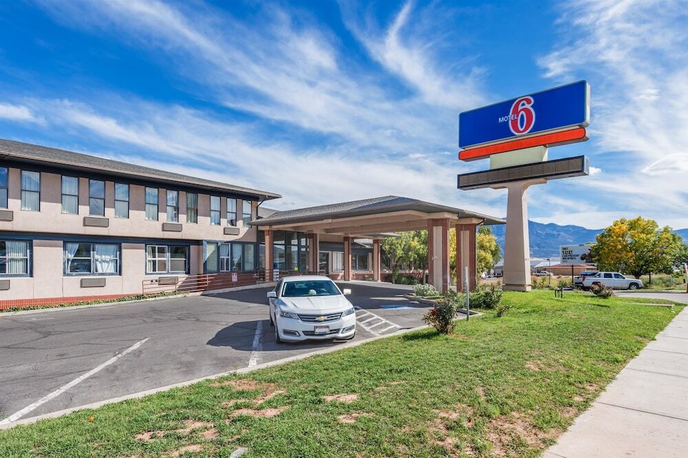 Motel 6 - photo 15