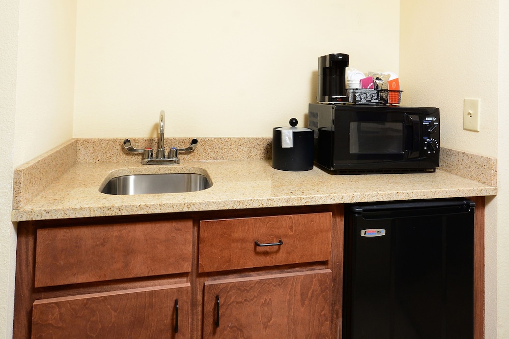 Hampton Inn Raleigh Capital Blvd. North - photo 9