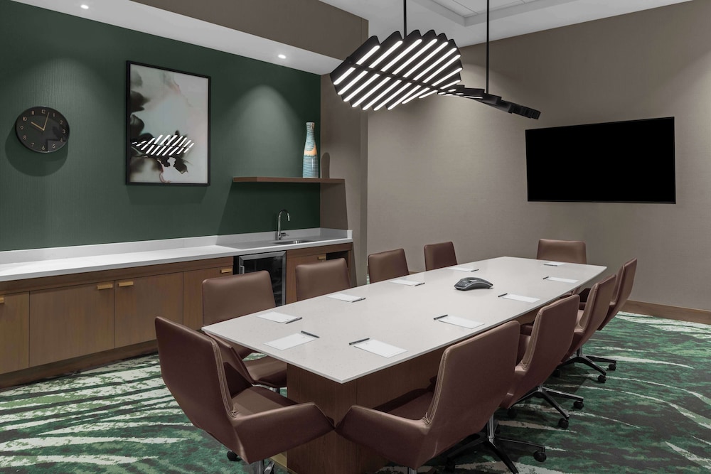 Embassy Suites by Hilton Madison Downtown - photo 29