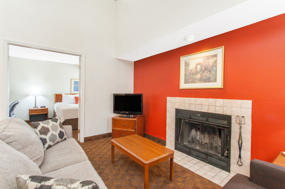 Hawthorn Suites by Wyndham Holland Toledo Area - photo 22