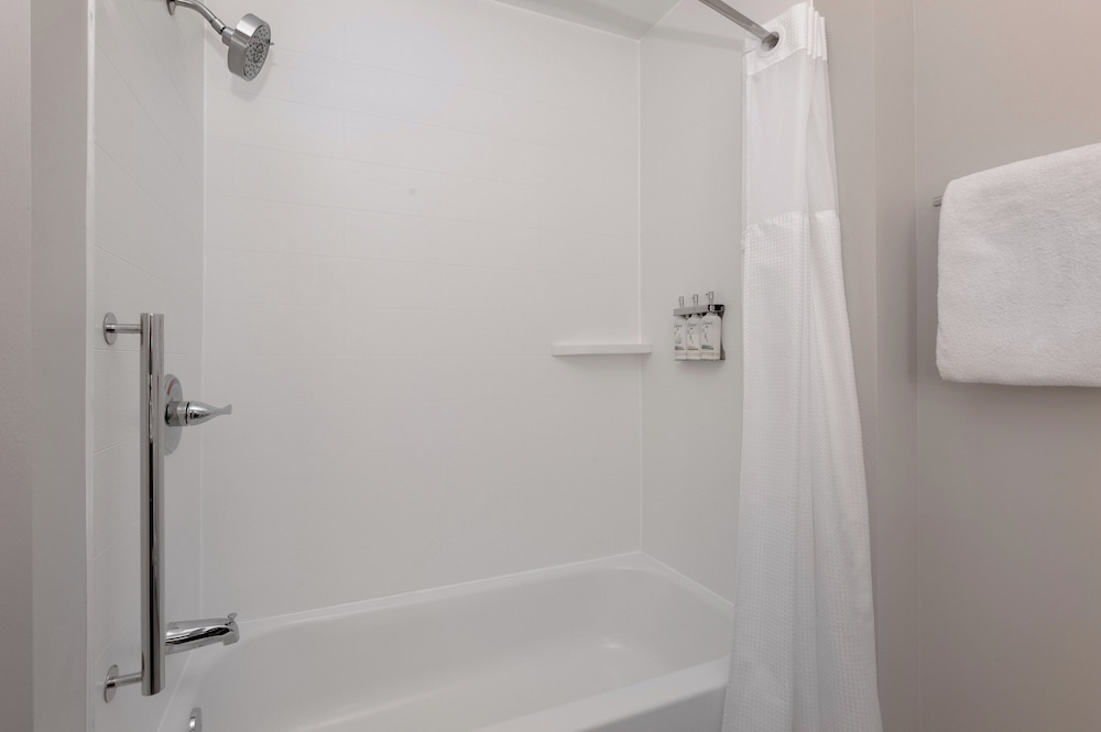 Holiday Inn Express and Suites Alton St Louis Area - photo 15