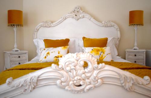 Wee Suzie Stays Stunning George St Apartment — 4-Star Luxury Hotel in Perth, United Kingdom