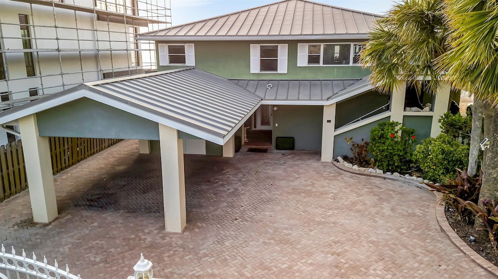 Stones Throw Beachfront Luxury Suites - photo 83