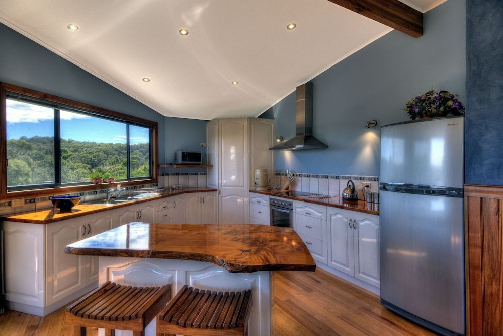 Mayakitana Overlooking the golf course — Coles Bay — photo 4