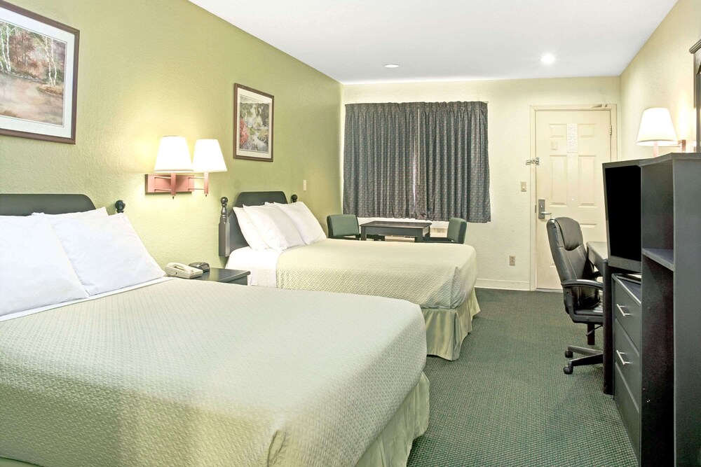 Days Inn by Wyndham El Campo TX - photo 5