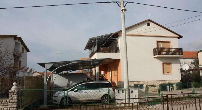 Apartmani Nika — hotel in Sukosan