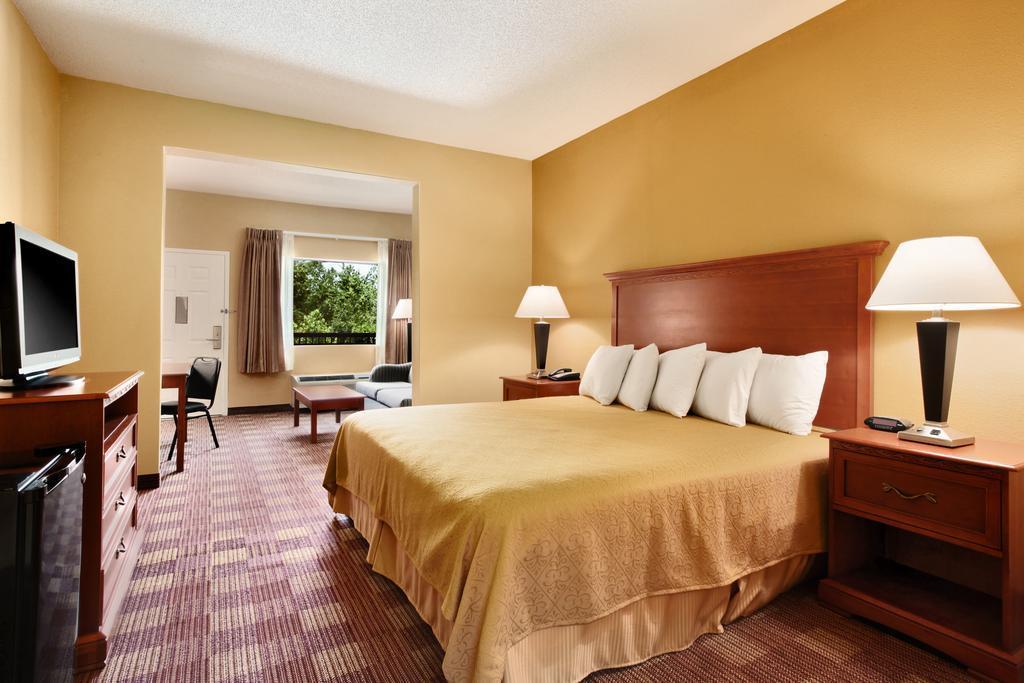 Americas Best Value Inn Memphis I 240 - photo 9