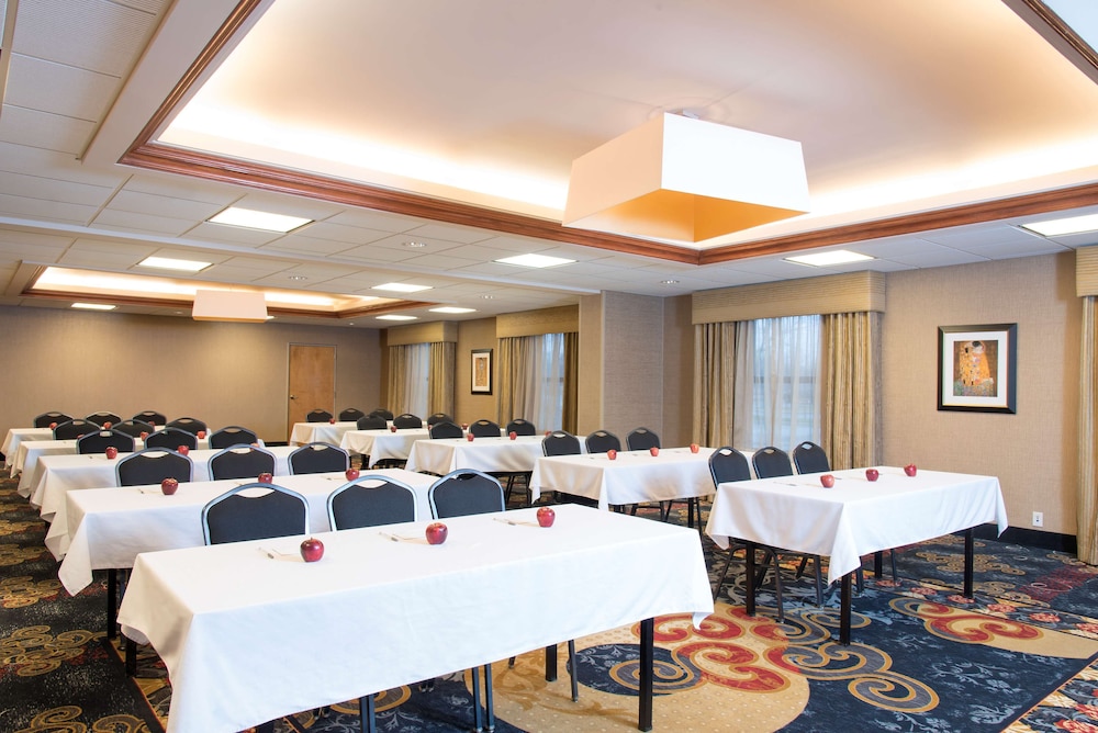 Hampton Inn Columbus Taylorsville Edinburgh - photo 33