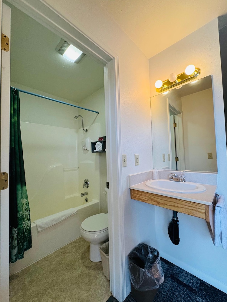 Americas Best Value Inn Salmon - photo 10