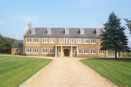Woodhouse Farm Lodge — 5-Star Luxury Hotel in Spalding, United Kingdom