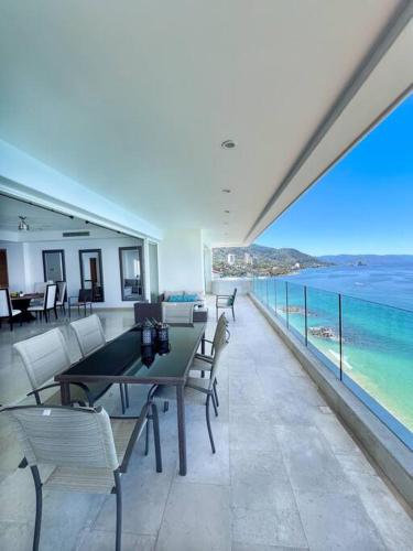 Beachfront Condo in Exclusive Zone — 4-Star Luxury Hotel in Puerto Vallarta, Mexico