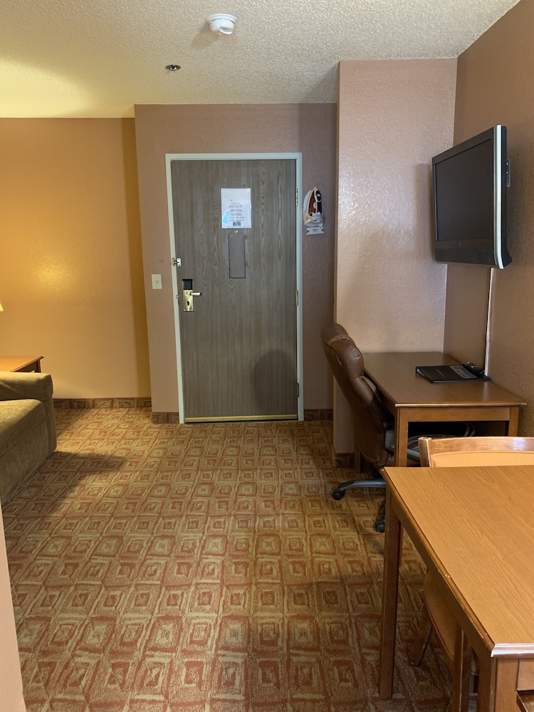 Norland Inn and Suites Roseau - photo 4