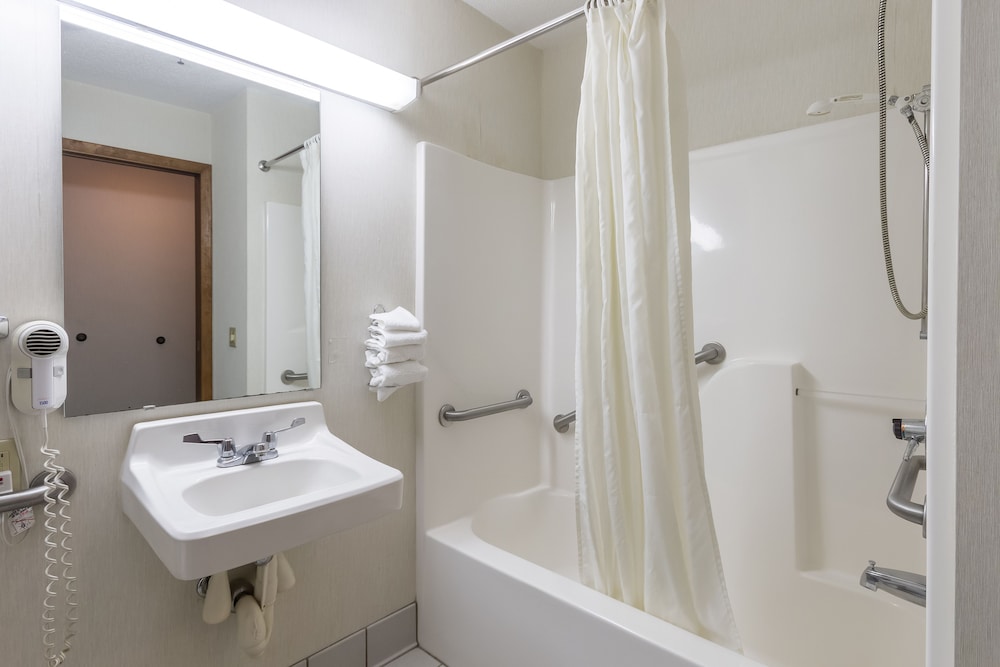 Quality Express Inn & Suites - photo 24