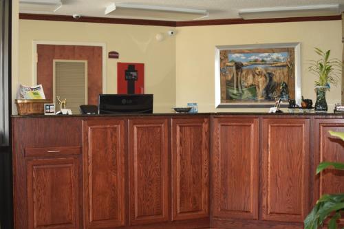 Atkinson Inn & Suites - photo 23