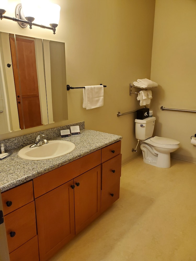 Clarion Hotel & Suites Williston - photo 17