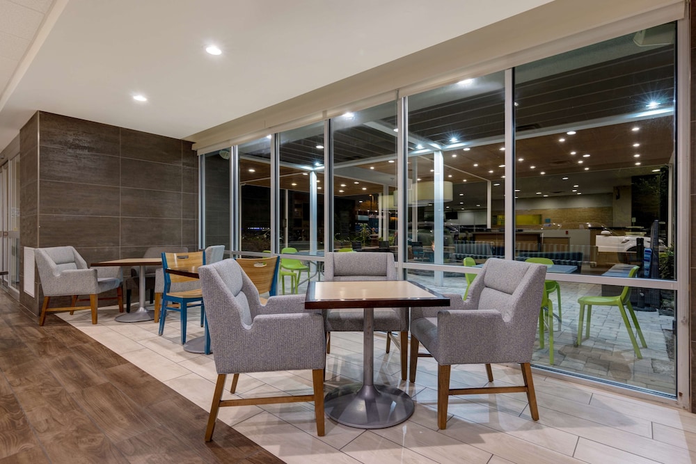 Home2 Suites by Hilton Orlando International Drive South FL - photo 4