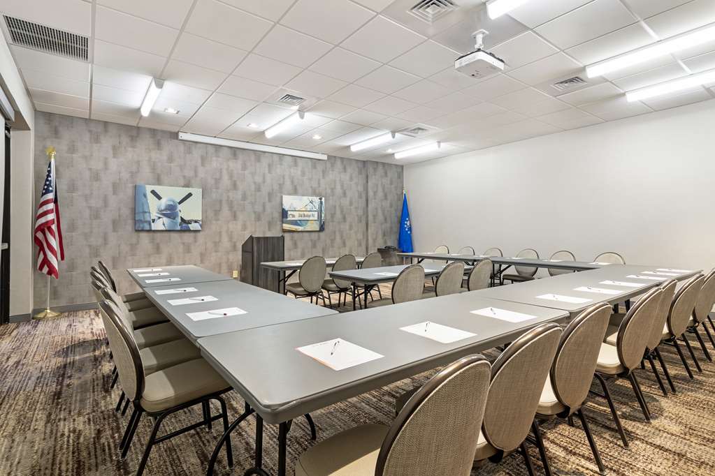 Best Western Plus Executive Residency Rigby's Water World Hotel - photo 40