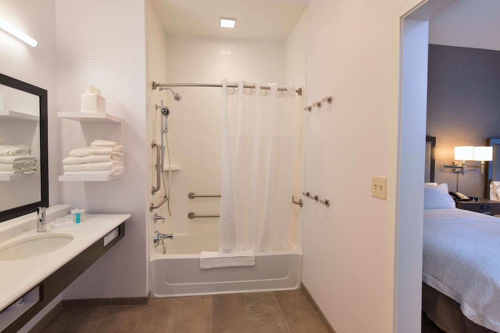 Hampton Inn & Suites at Wisconsin Dells Lake Delton - photo 25