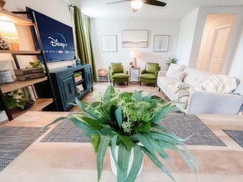 Stylish Family Home Near Lackland POOL — 4-Star Luxury Hotel in San Antonio, United States
