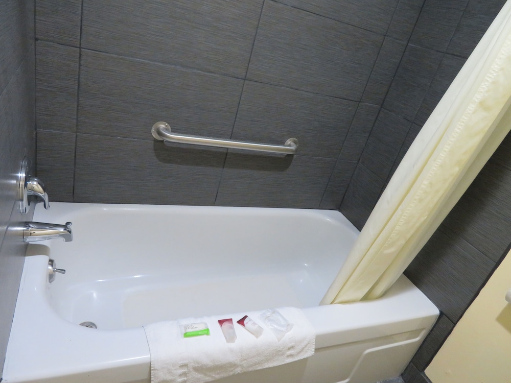 Royal Crest Motel - photo 20