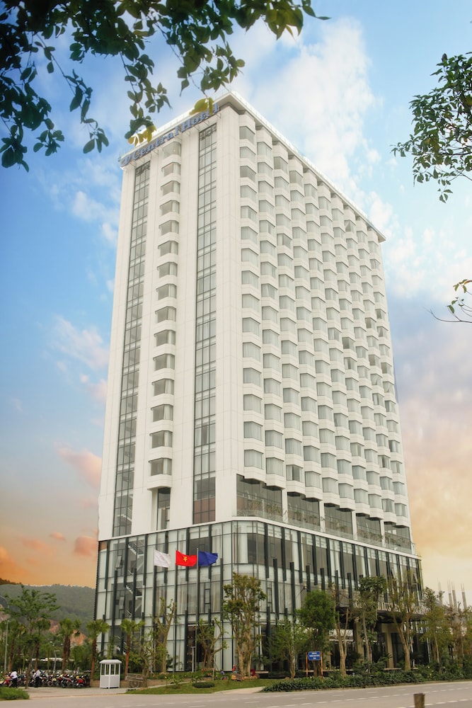 Central Luxury Ha Long Hotel — 4-Star Luxury Hotel in Ha Long, Vietnam