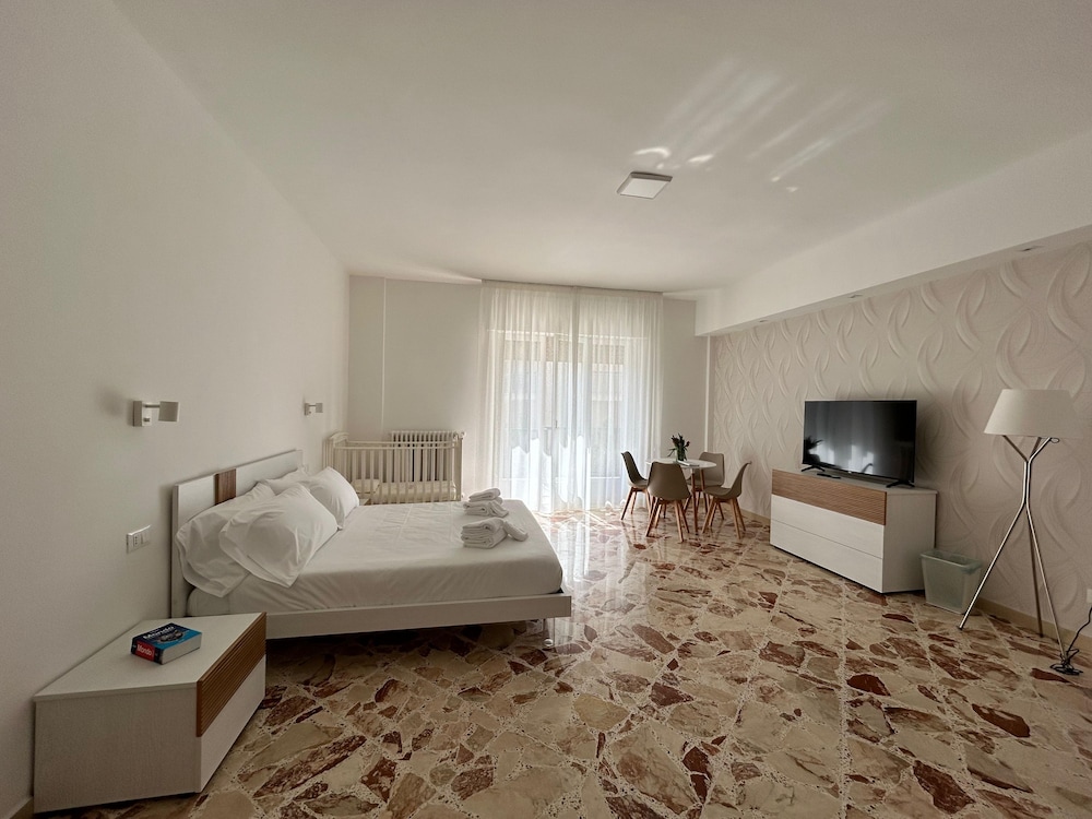 My50s in Monopoli With 4 Bedrooms and 2 Bathrooms — 4-Star Luxury Hotel in Monopoli, Italy