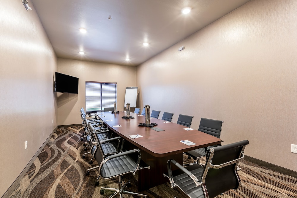 Cobblestone Hotel & Suites Hartford - photo 55
