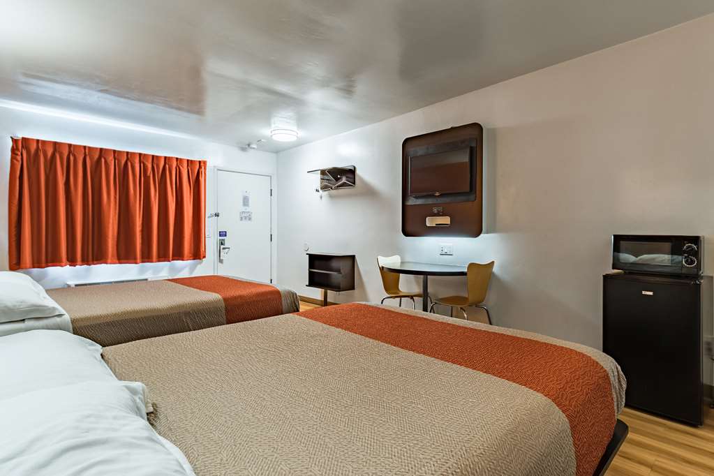 Motel 6 - photo 8