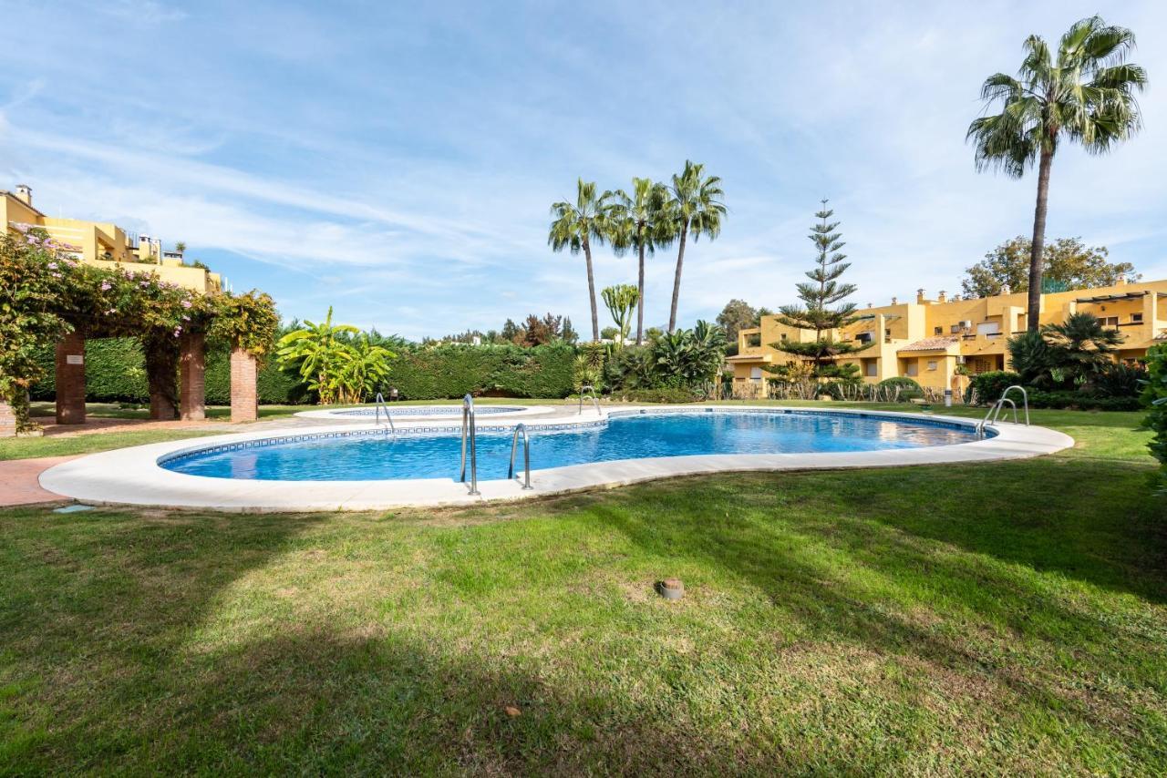 Apartamento DA plex Los Cartujanos I — 4-Star Luxury Hotel in Marbella, Spain